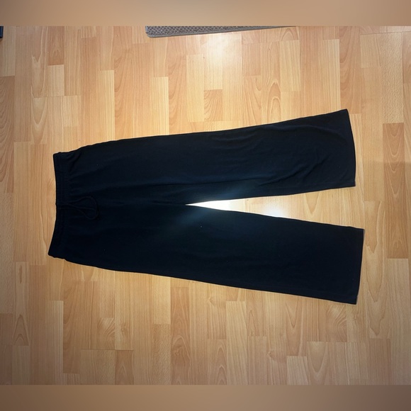 Aritzia Wilfred black stretchy pants - Picture 2 of 4